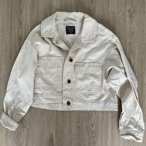 Abercrombie cropped denim jacket (white / cream)